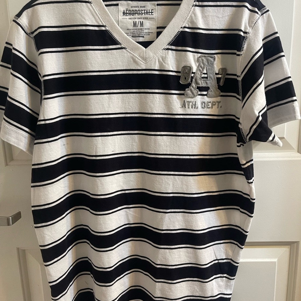 Aeropostale striped V-Neck Tee w/A87 patch on chest